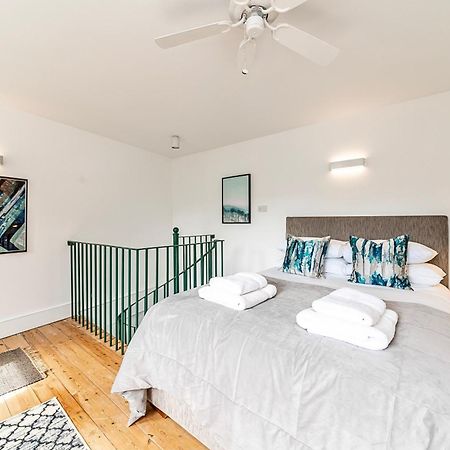 Secret Kensington Garden Mews: Spacious 2-Bedroom House with Private Patio London Exterior photo
