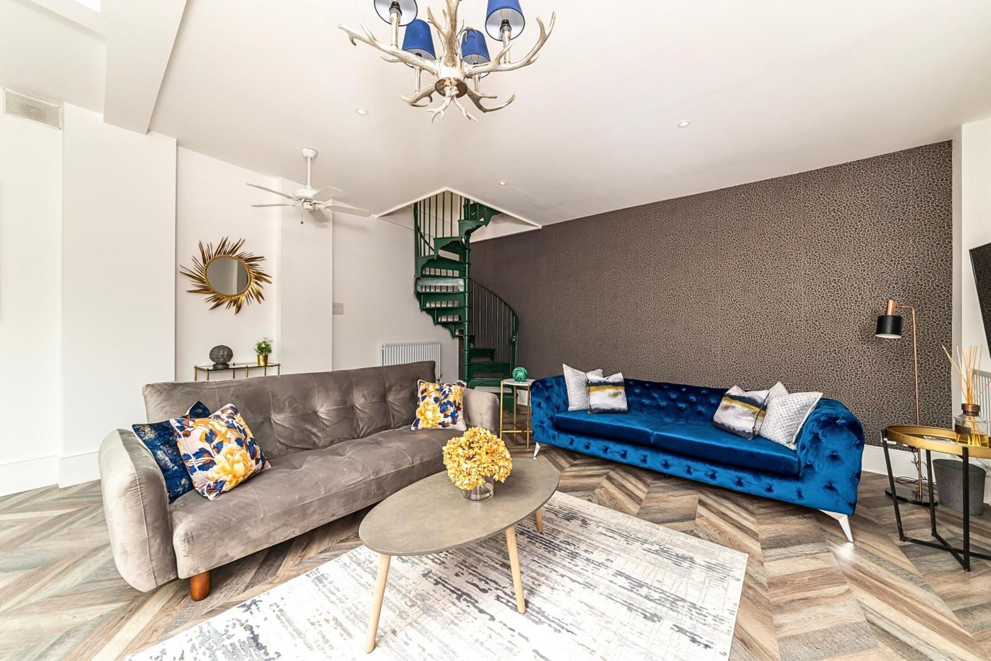 Secret Kensington Garden Mews: Spacious 2-Bedroom House with Private Patio London Exterior photo