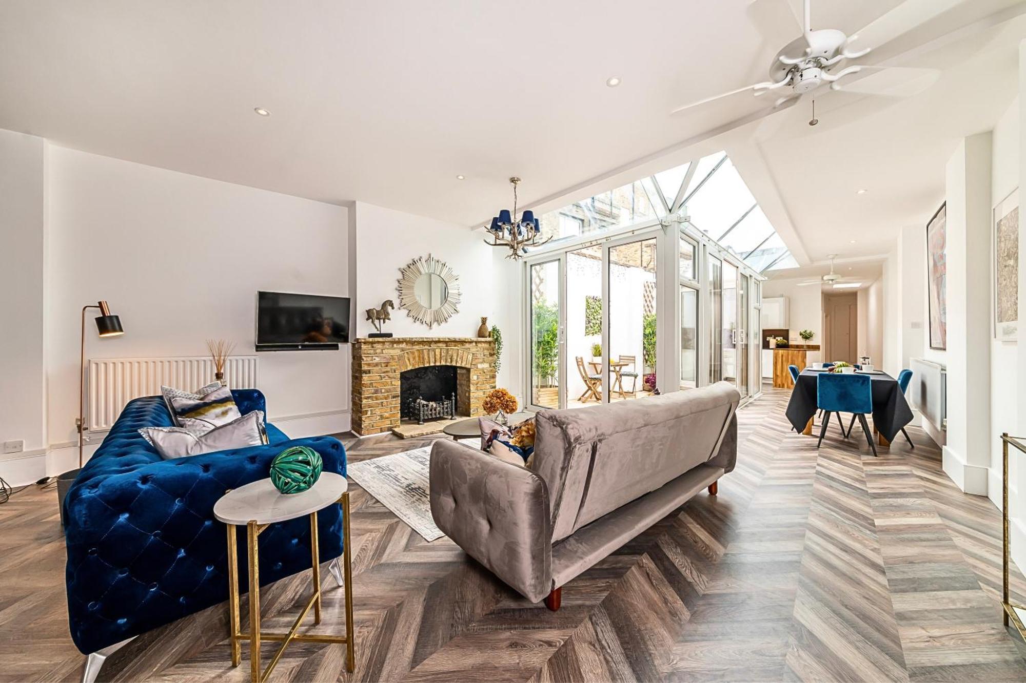 Secret Kensington Garden Mews: Spacious 2-Bedroom House with Private Patio London Exterior photo