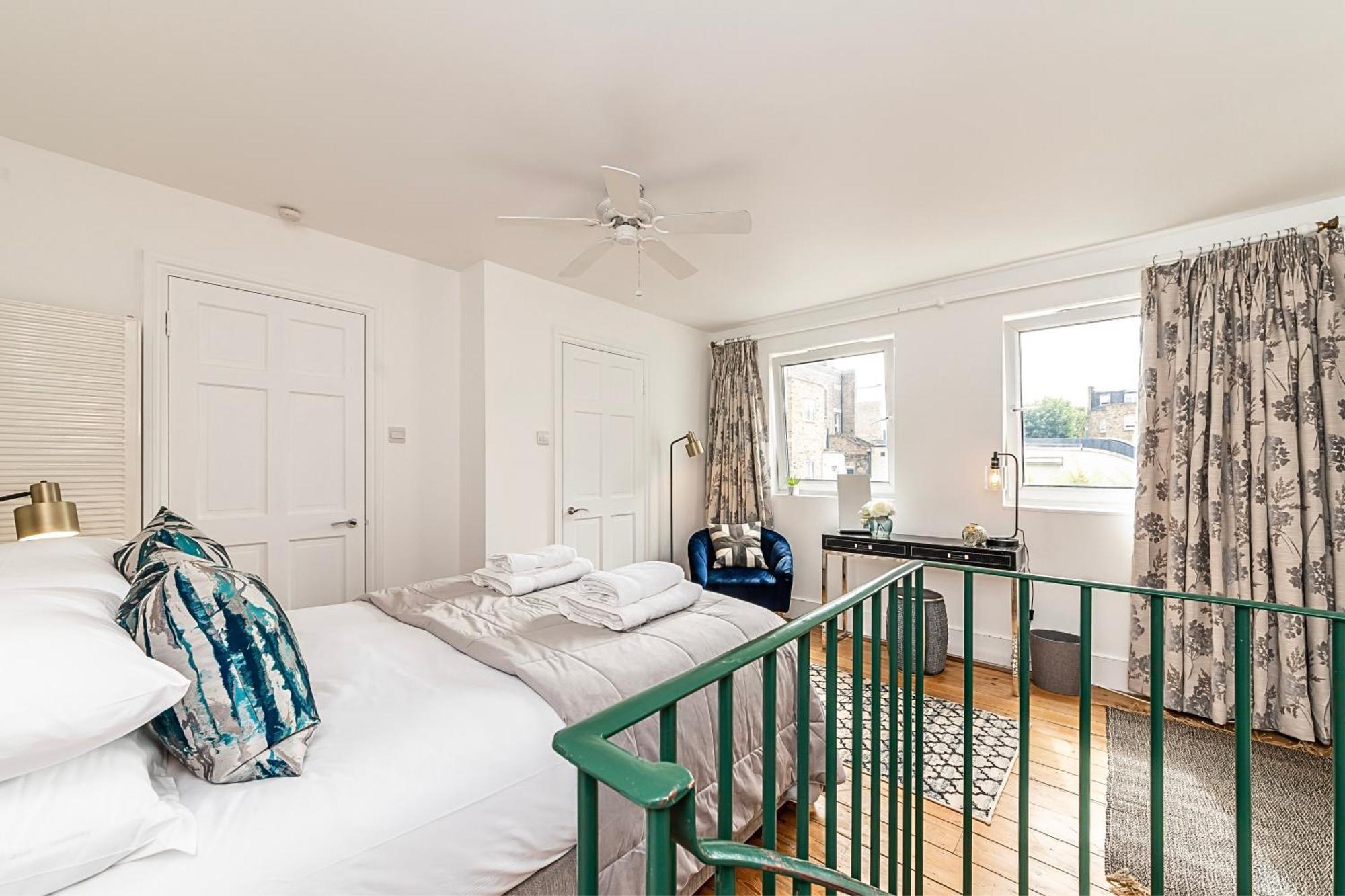 Secret Kensington Garden Mews: Spacious 2-Bedroom House with Private Patio London Exterior photo