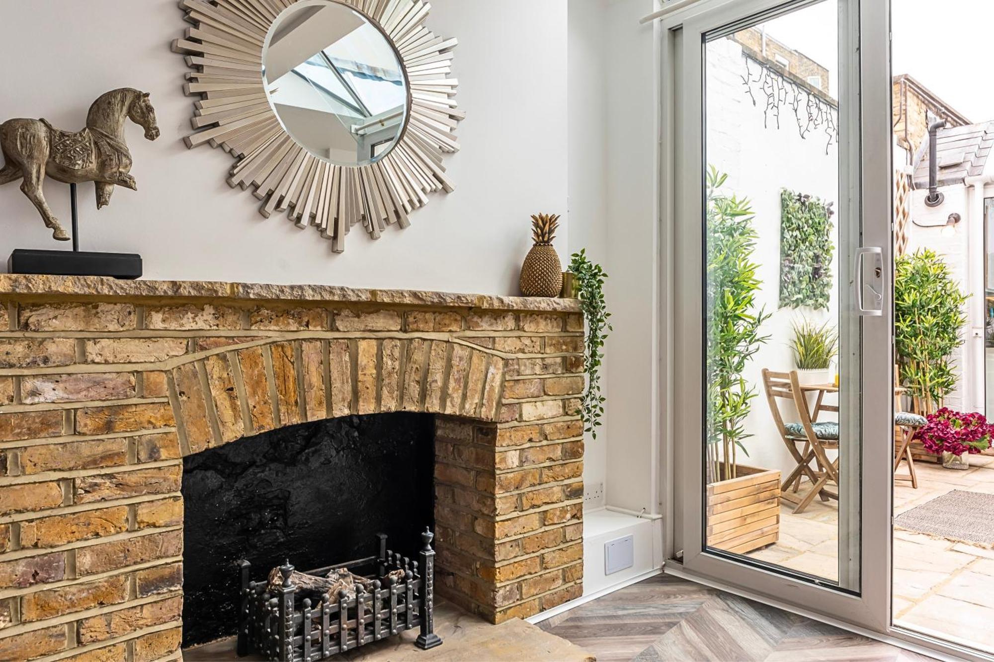 Secret Kensington Garden Mews: Spacious 2-Bedroom House with Private Patio London Exterior photo