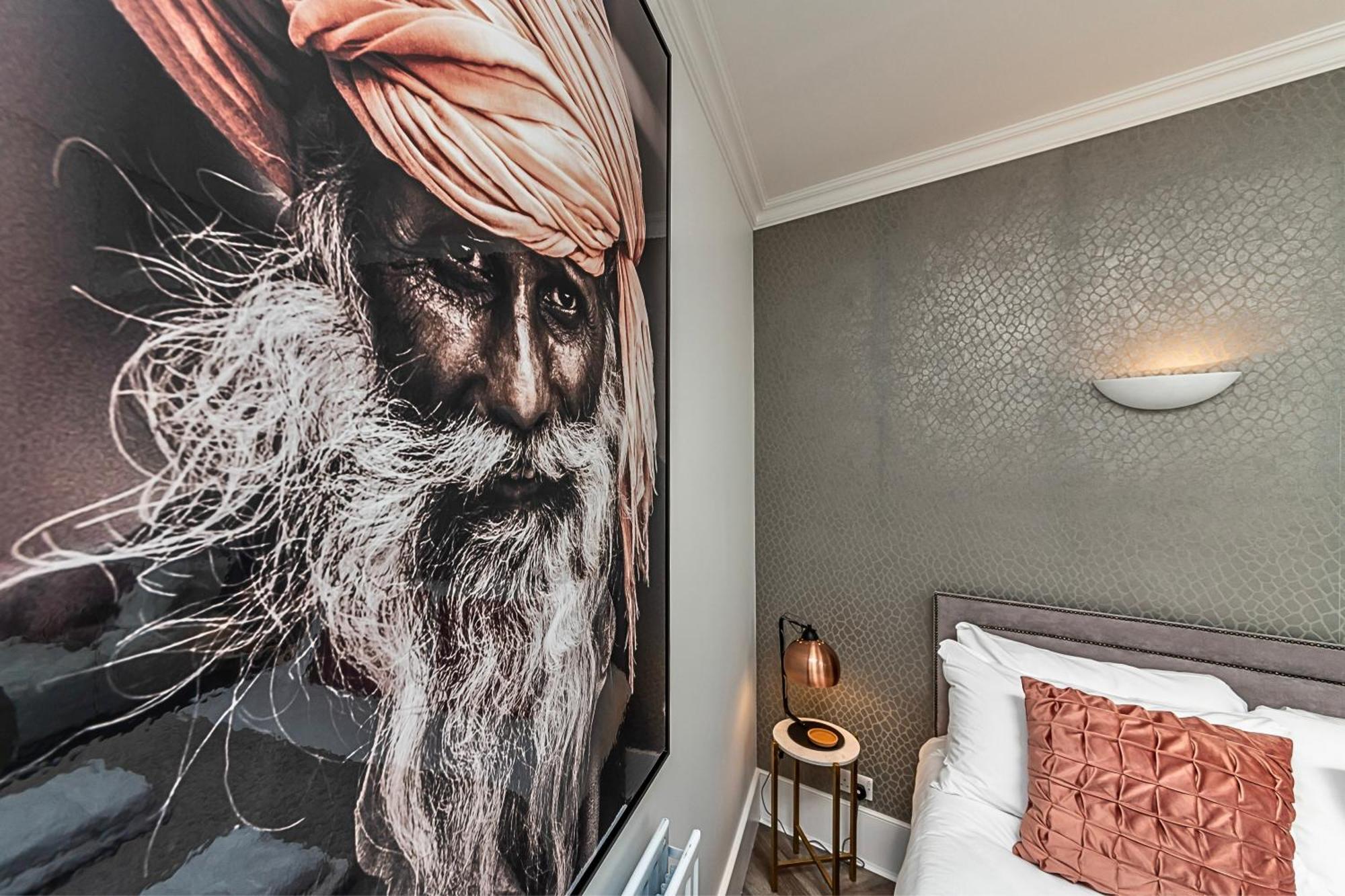 Secret Kensington Garden Mews: Spacious 2-Bedroom House with Private Patio London Exterior photo