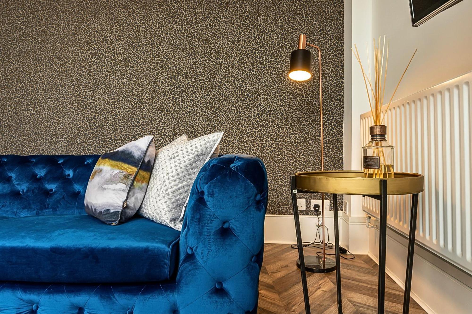 Secret Kensington Garden Mews: Spacious 2-Bedroom House with Private Patio London Exterior photo
